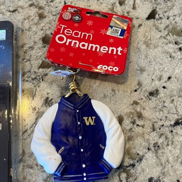 UW University of Washington 3 Football Christmas Ornaments Jackets & Locker - Picture 2 of 7